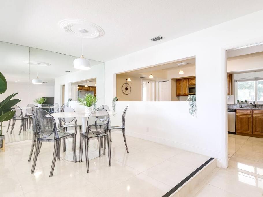 Modern Spacious 5-Bedroom Home With Pool Hollywood Dış mekan fotoğraf