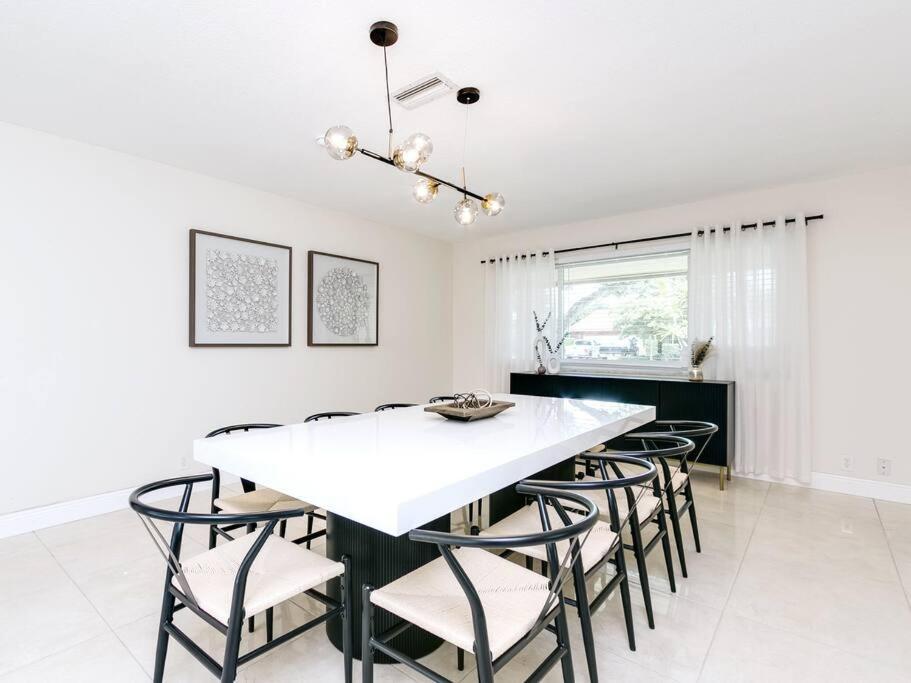 Modern Spacious 5-Bedroom Home With Pool Hollywood Dış mekan fotoğraf