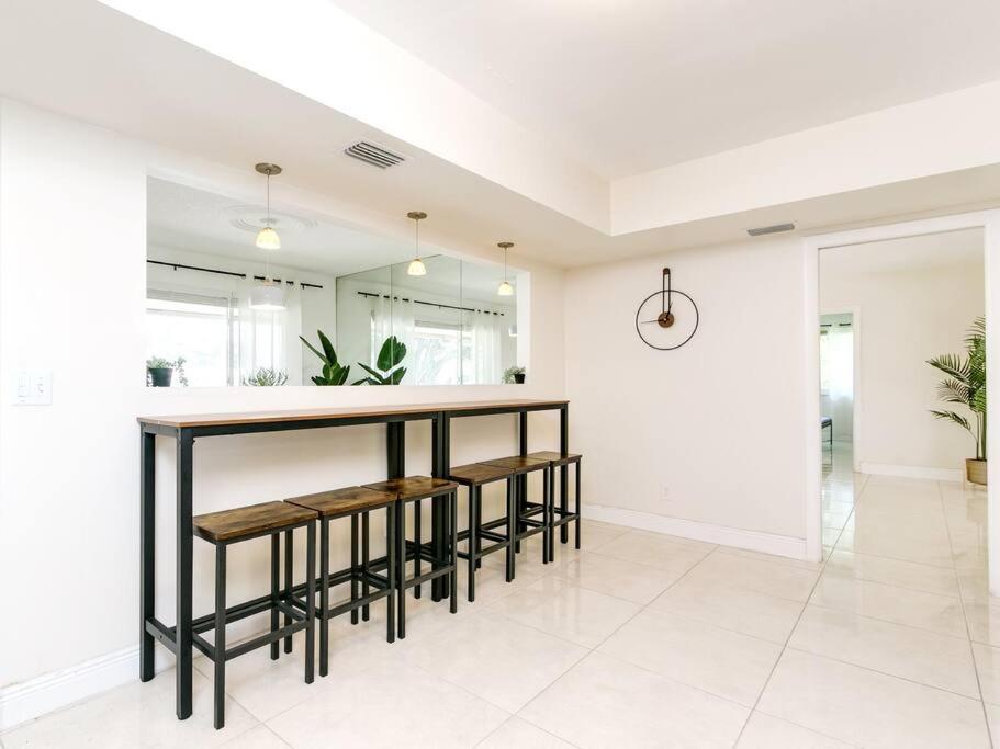 Modern Spacious 5-Bedroom Home With Pool Hollywood Dış mekan fotoğraf